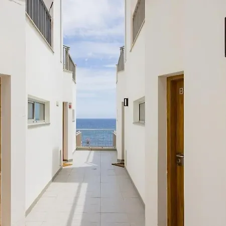 アパート Beachfront Duplex Penthouse With Pool, Rooftop, Sea View *