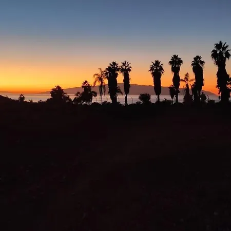 Beachfront Duplex Penthouse With Pool, Rooftop, Sea View * 厄尔梅达诺